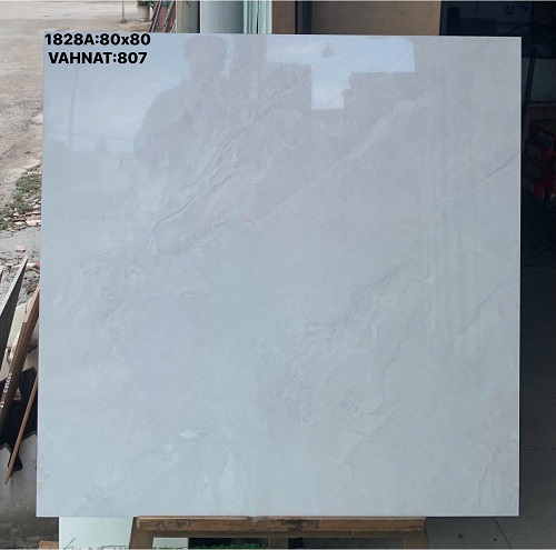 Gạch 80x80 Trắng Xám Vân Đá Nhẹ Bóng Kiếng Quận 6