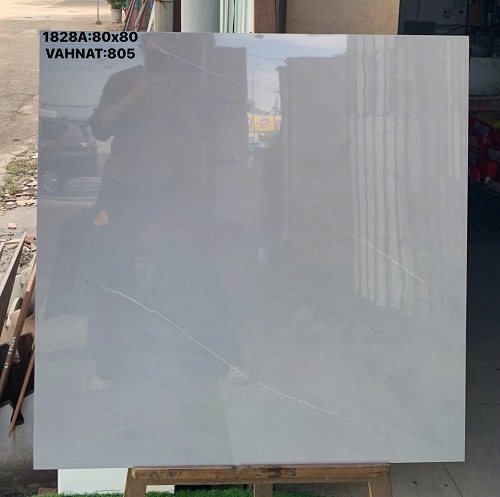 Gạch 80x80 Xám Ghi Nhạt Vân Chỉ Trắng Bóng Kiếng