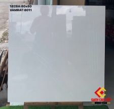 Gạch 80x80 Trắng Sáng Vân Xám Nhẹ Bóng Kiếng 